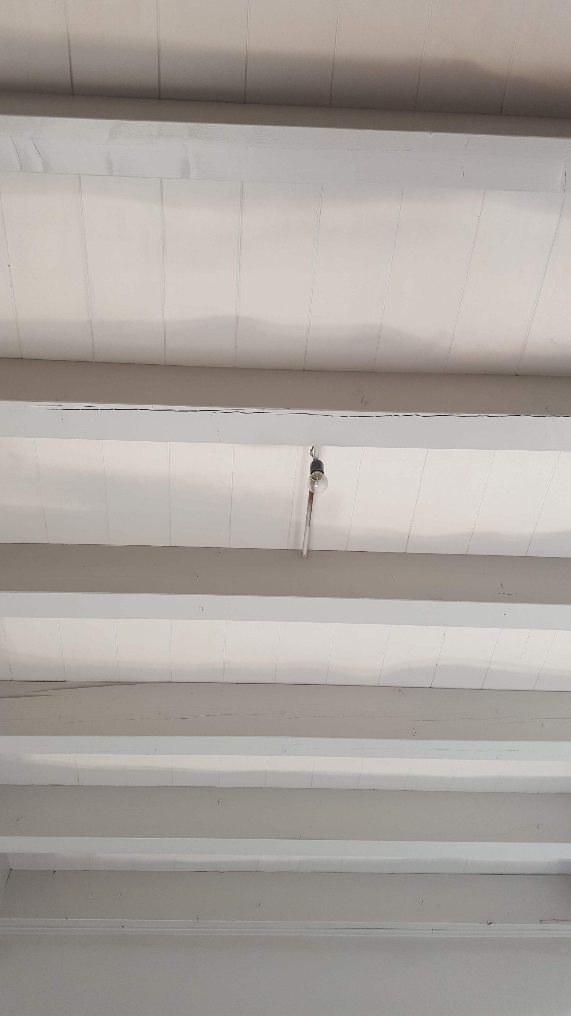 balken geschilderd latex spuitwerk in wassenaar na